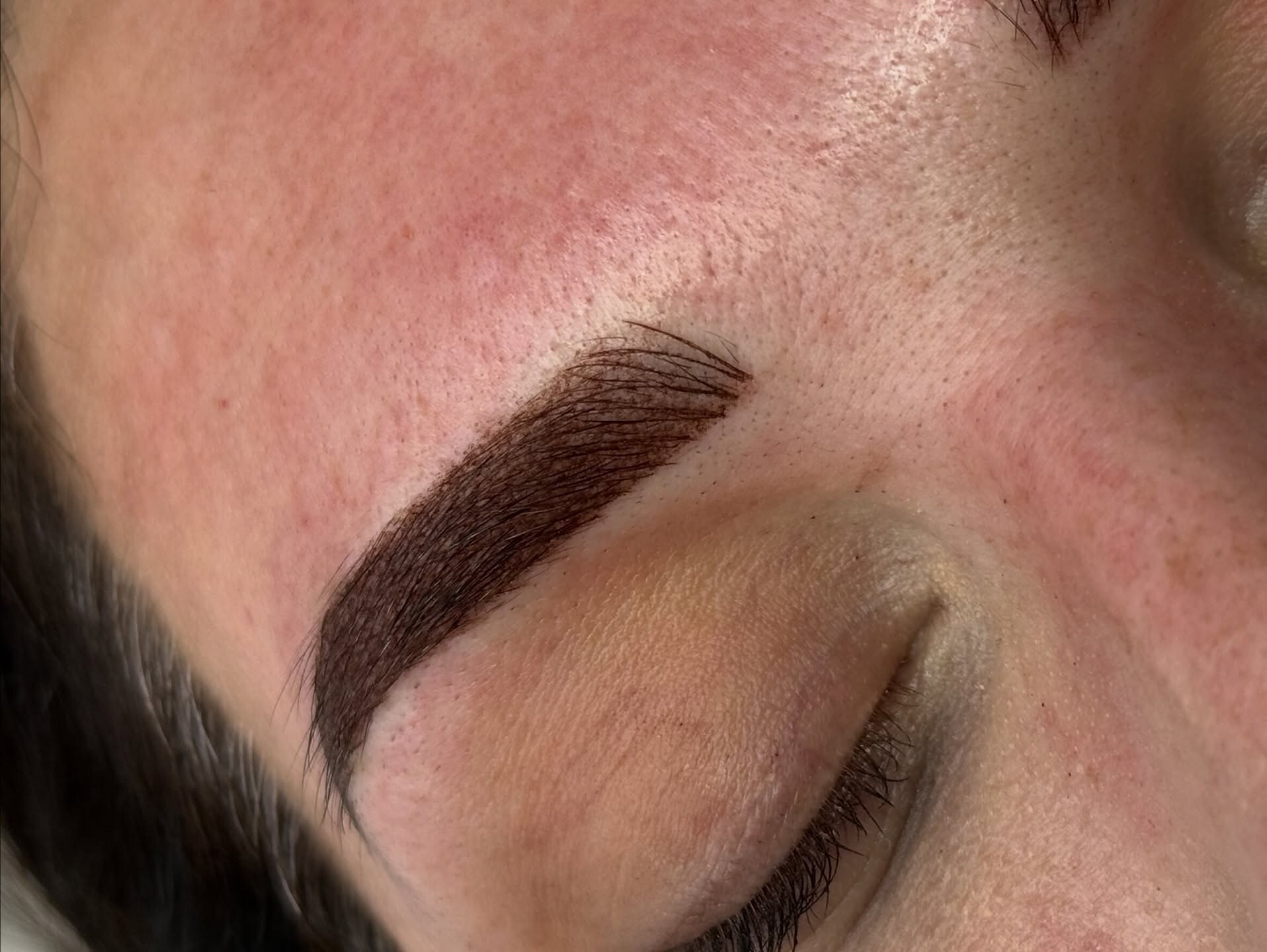 Close view of a finished combination brow with defined hair strokes
